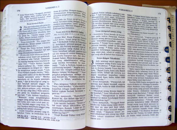 Berkas:Alkitab kabar baik 1985 yoh1-2 besar.jpg